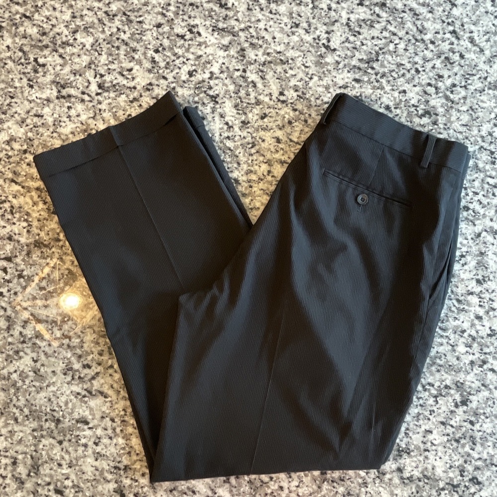 Claiborne Men's Dress Slacks Size 36 X 30 Black with Pin Stripes Pleated #C775